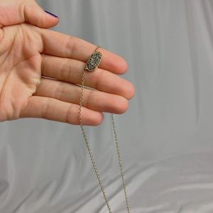 KENDRA SCOTT ELISA NECKLACE IN GREY/BLACK DRUSY